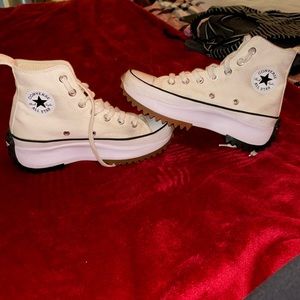 Used - Women’s Converse!
